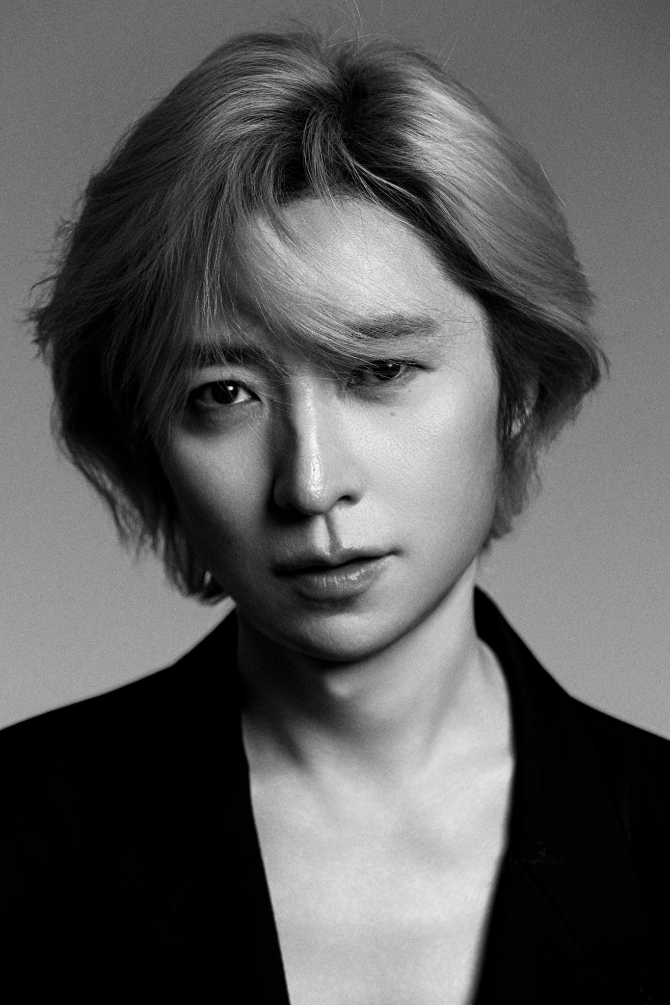 Black and white portrait of Cheney Yang